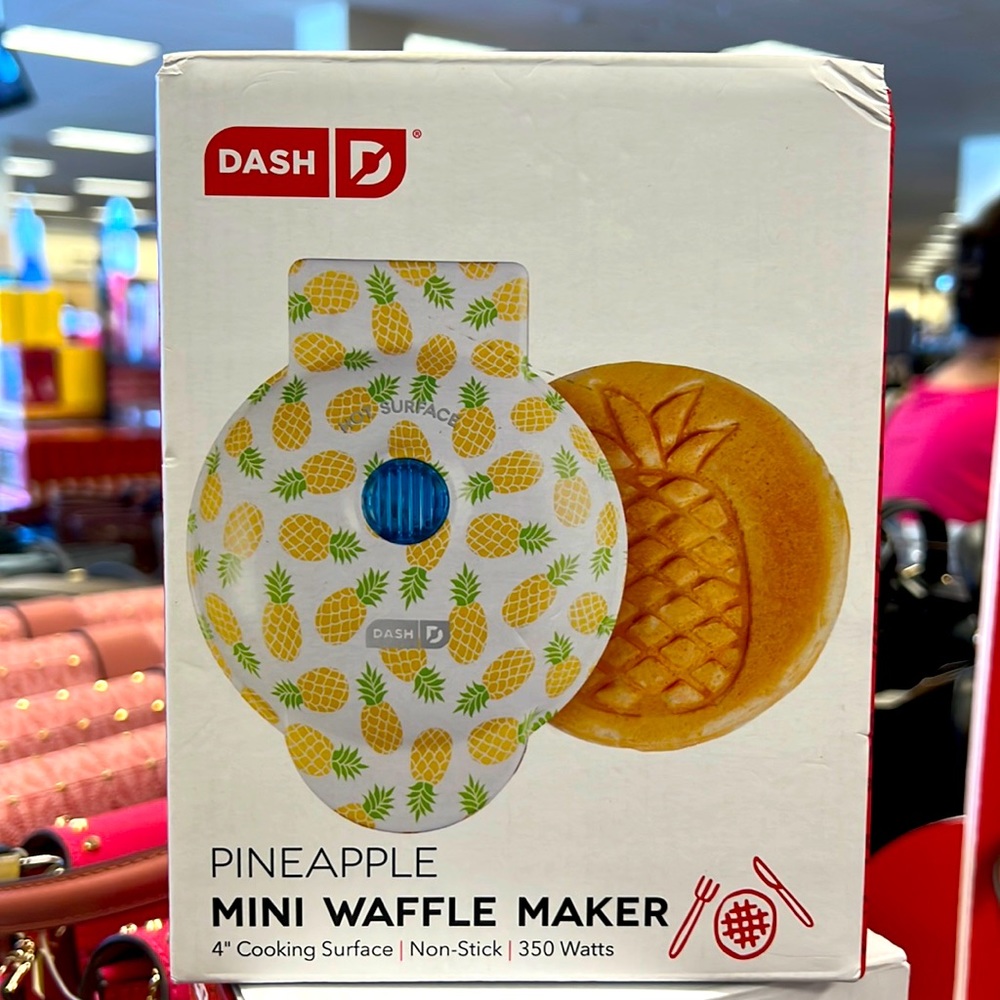 DASH mini Waffle Maker